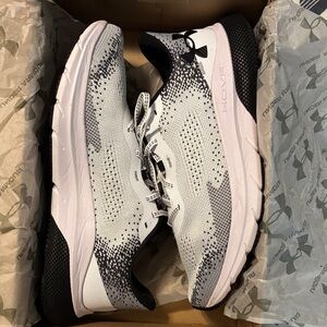 Under Armour Hovr Turbulence 2 Men's running shoes size 10.5